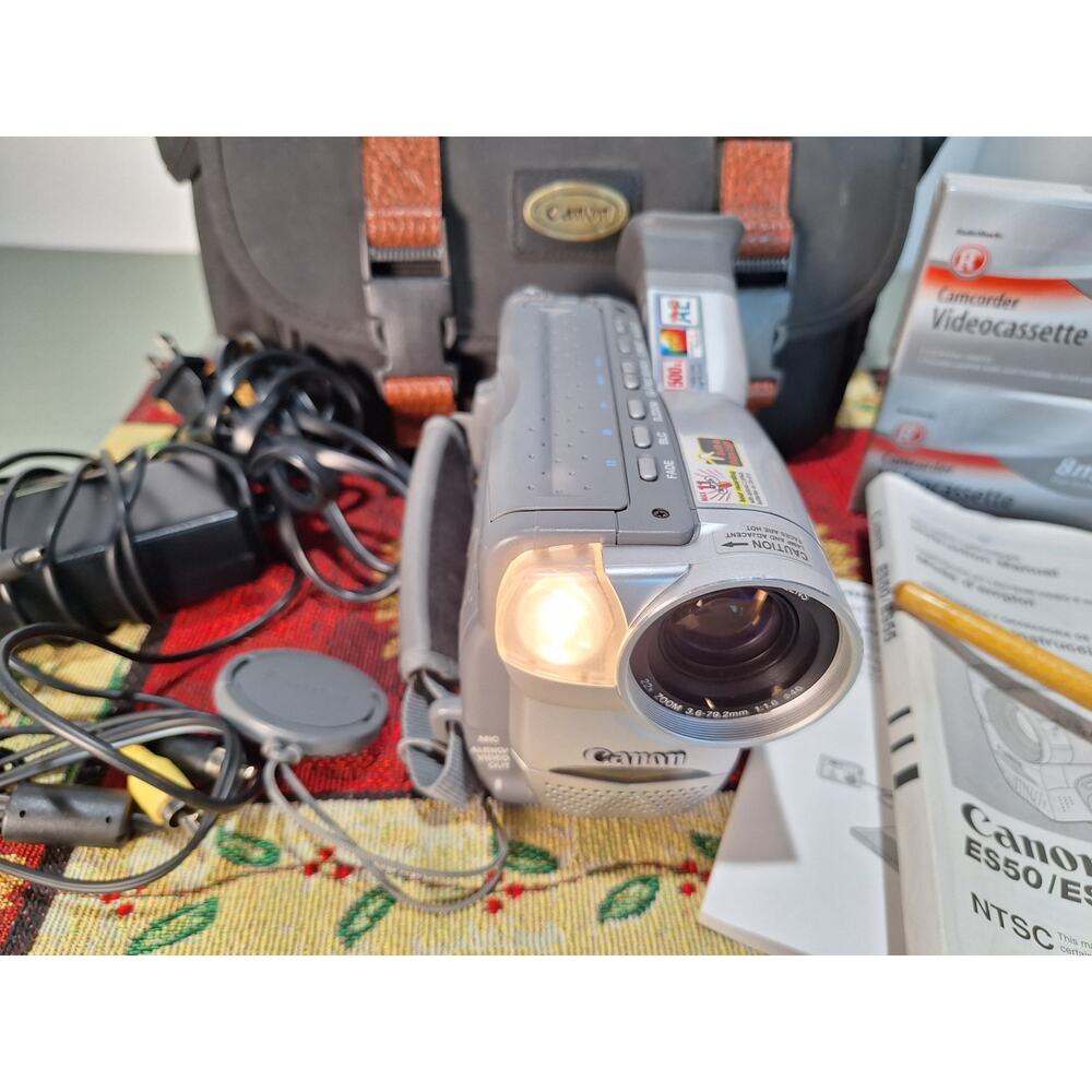 Canon ES55 8mm Camcorder Bundle Tested Remote Bag Tapes Manuals AV Cable - Picture 2 of 10